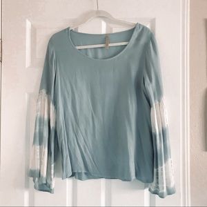 Foley blue and white top